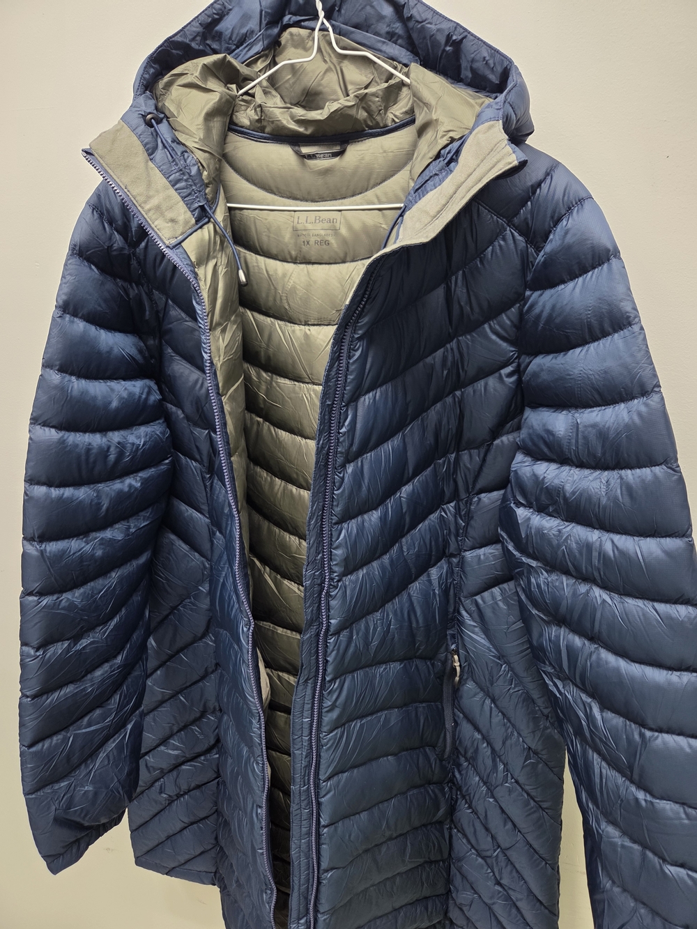 L.L. Bean Ultralight 850 Down Hooded Coat Three Quarter Length Blue Sz. 1X - Picture 7 of 10